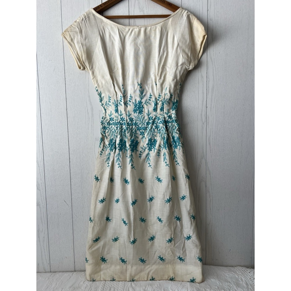 1950's 60's Sheath dress Cap Sleeve Embroidered Floral Fitted Teal Cream Small